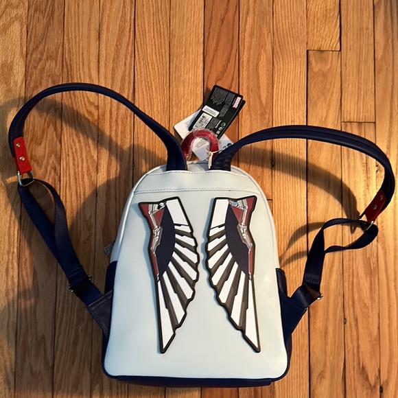 Loungefly cosplay back pack marvel - Picture 7 of 11